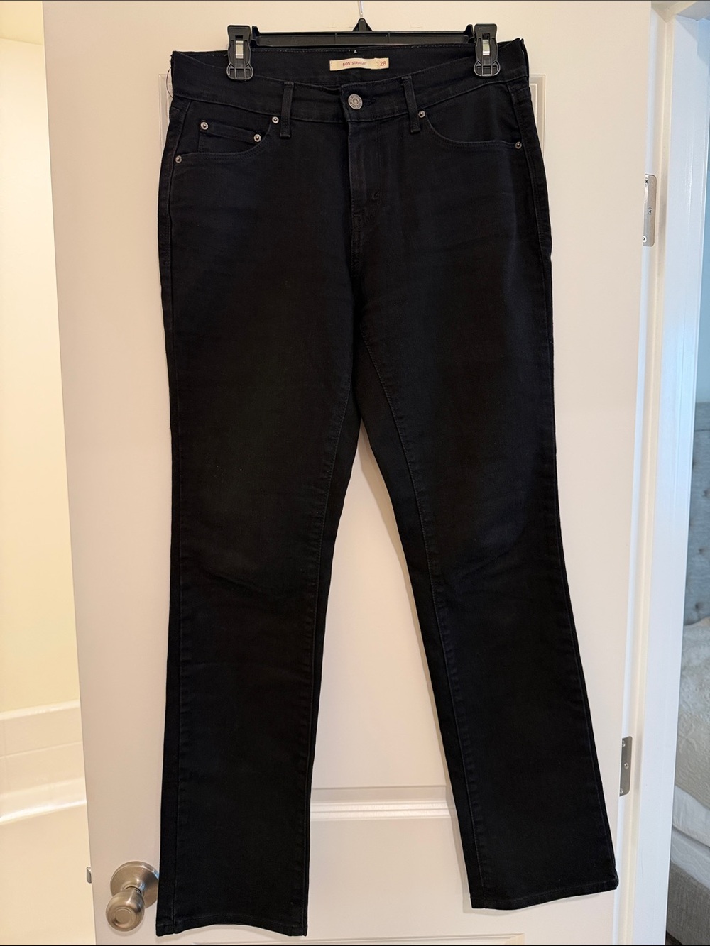 Women's Black Straight-Leg Jeans - Classic Everyday Style